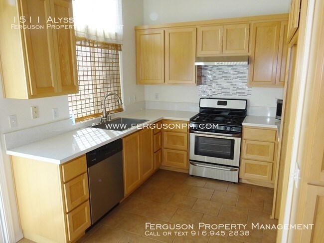 Building Photo - Three Bedroom Home in West Roseville