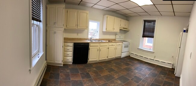Eat-in kitchen - 1403 N Rodney St