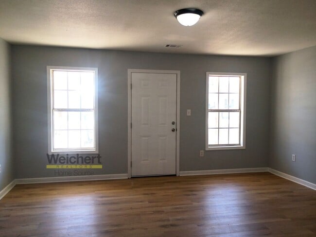 Building Photo - Freshly Remodeled 3BR/2BA with Carport & Spacious Backyard