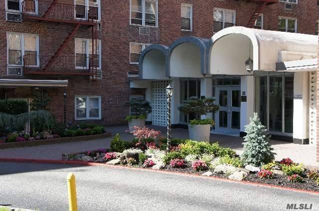 Foto principal - 54-44 Little Neck Pkwy