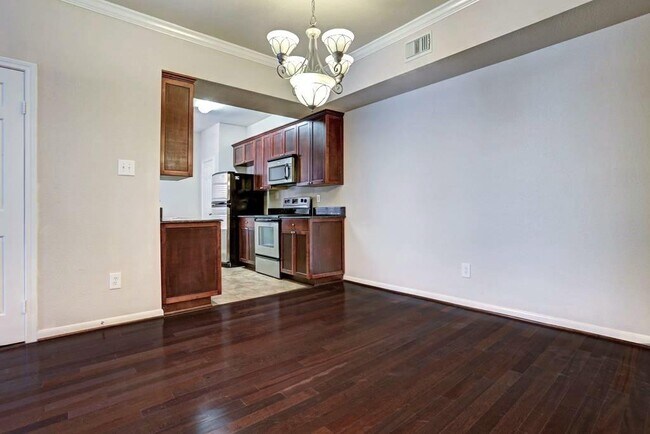 Building Photo - 2255 Braeswood Park Dr