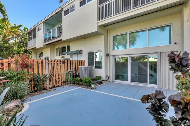 Building Photo - 884 SE 19th Ave