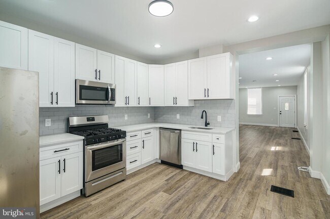 Building Photo - 3228 Scotts Ln