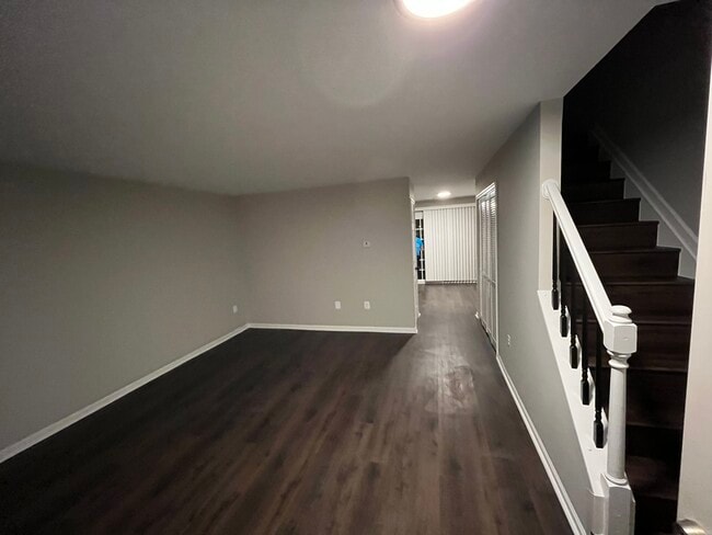 Building Photo - 6527 Old Carriage Ln