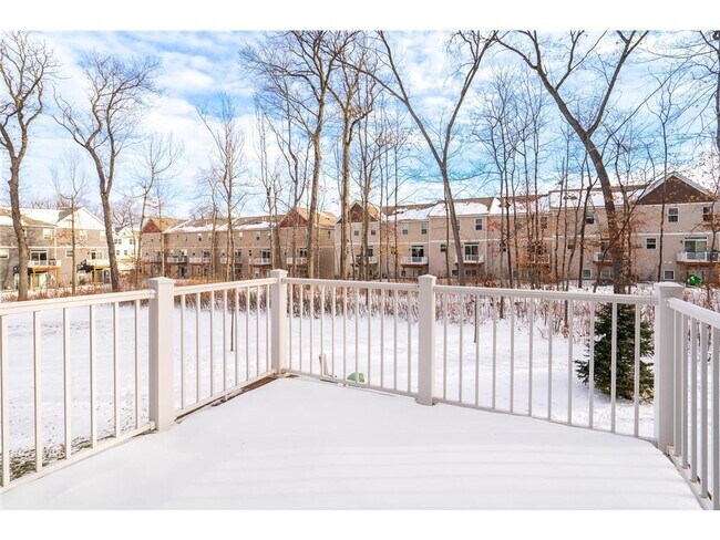 Foto del edificio - 9642 Olive Ln N