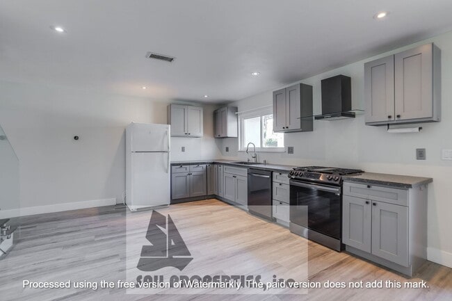 Building Photo - 11875 Wisteria Ave