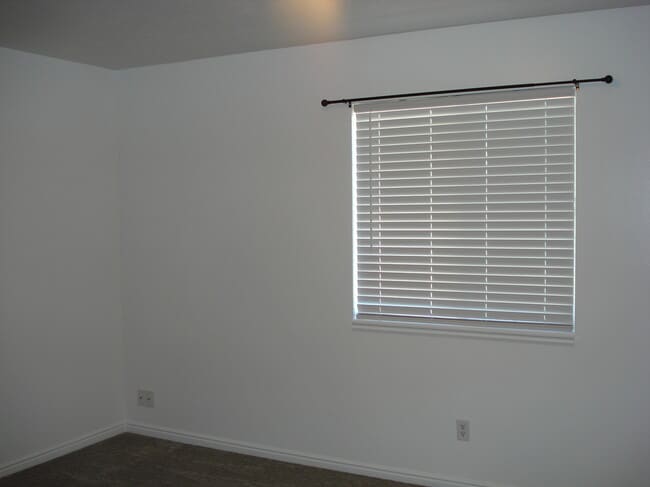 Building Photo - 60 E 200 N
