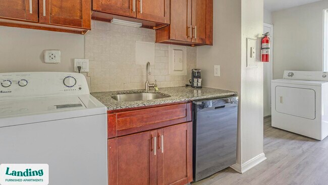 Building Photo - 6220 Springhill Dr