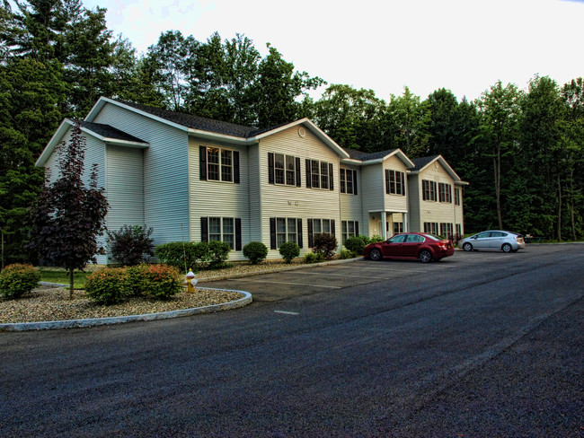 El edificio de apartamentos (E Court) - Shaker Run Apartments