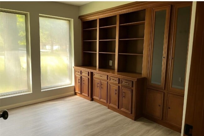 Foto del edificio - 6123 Northway Dr