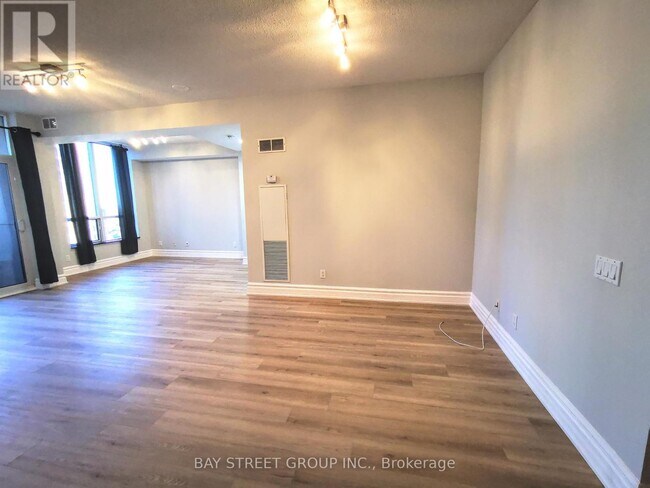 Building Photo - 5 Northtown Way