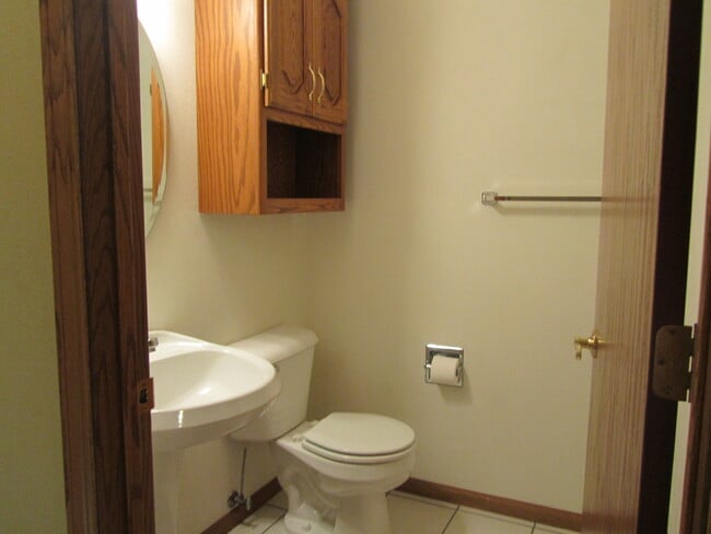 Building Photo - N511 Willowcrest Ct
