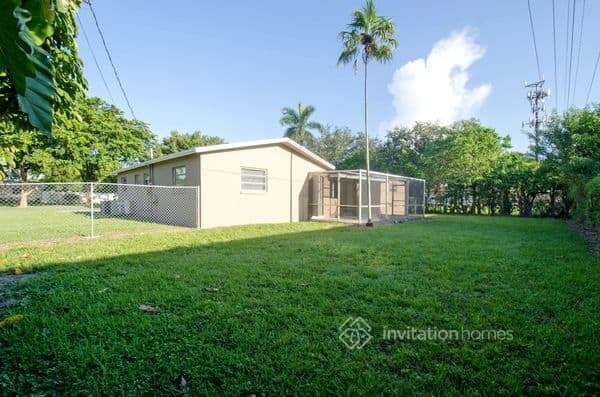 Building Photo - 142 SW 52nd Ave