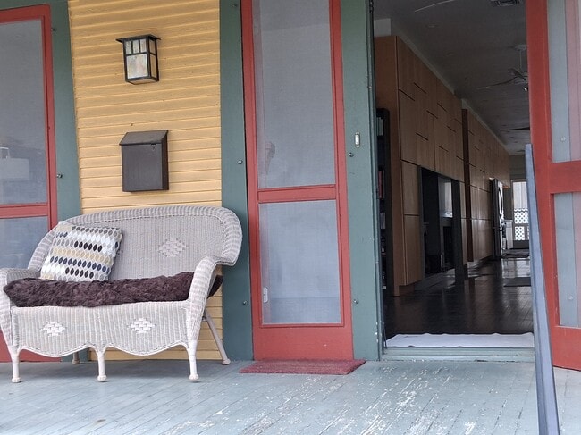 Building Photo - 6324 Annunciation St