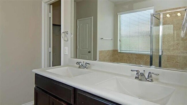 Foto del edificio - 12308 Walden Wood Dr