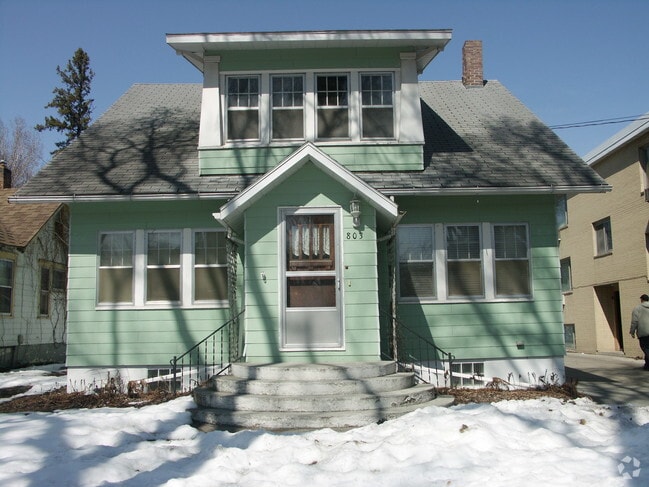 Building Photo - 803 10th Ave N