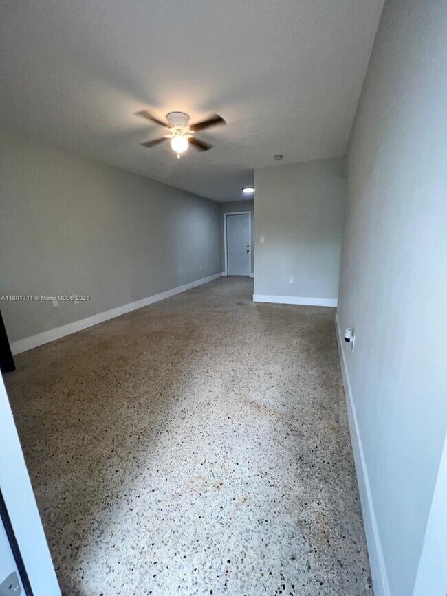 Foto del edificio - 1220 NW 12th St