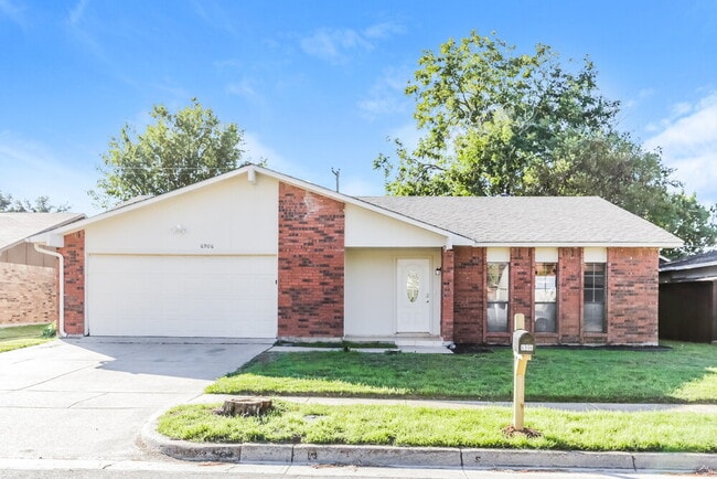 Building Photo - 6906 Forestview Dr