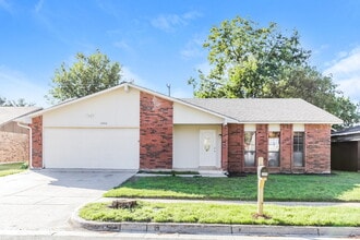 Building Photo - 6906 Forestview Dr