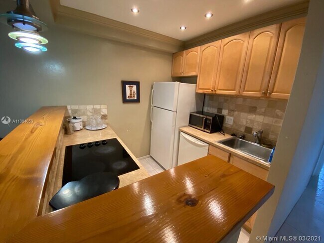 Building Photo - 467 Golden Isles Dr