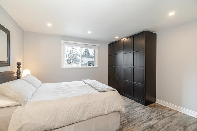 Building Photo - 75 Wright Crescent