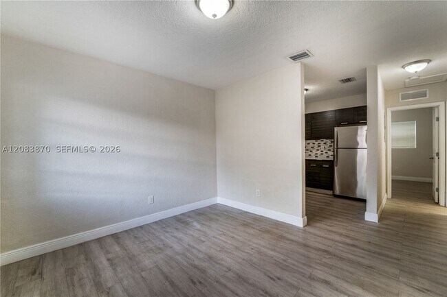 Foto del edificio - 2731 NW 1st St
