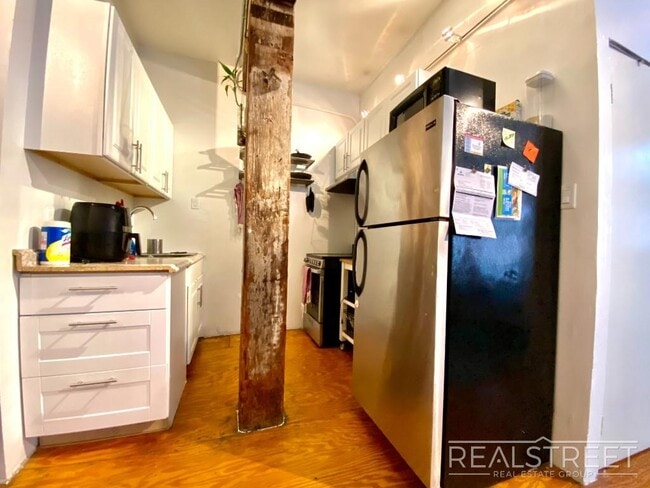 Building Photo - Spacious 2 Bed LOFT in Williamsburg!