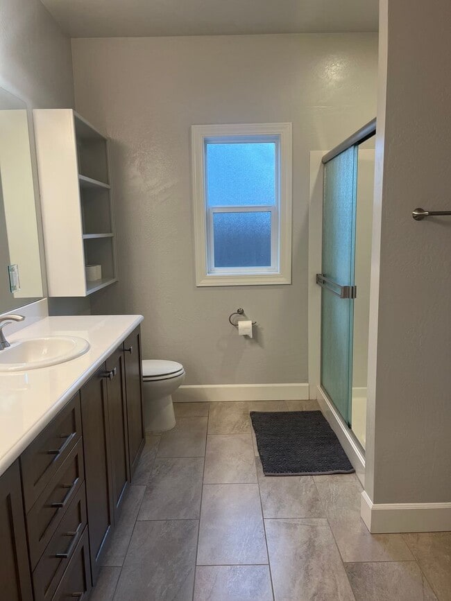 Building Photo - 2 Bedroom 2 Bath House