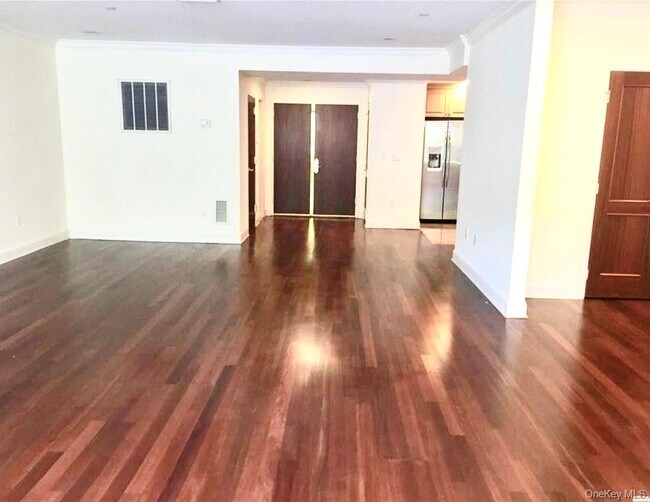 Foto del edificio - 171 Great Neck Rd