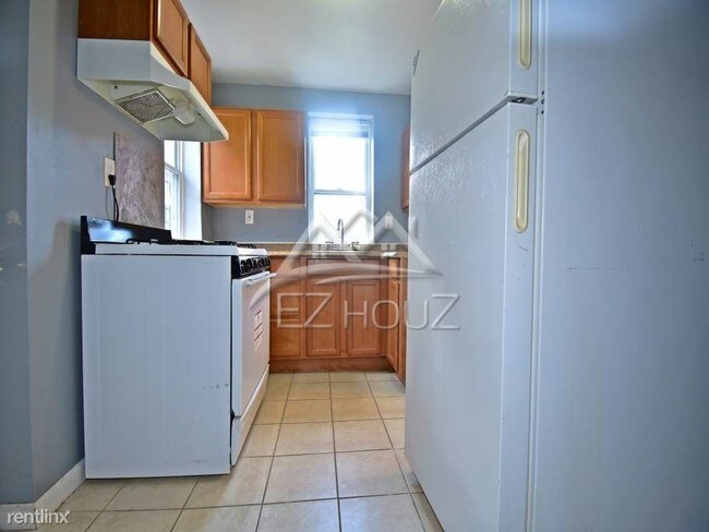 Building Photo - 2860 W Baltimore St