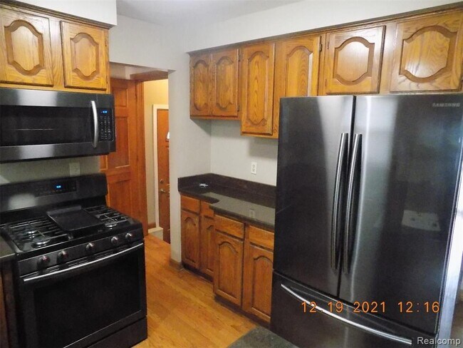 Building Photo - 27221 Roan Ave