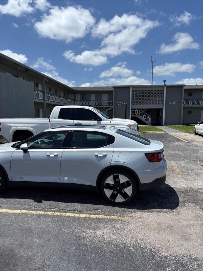 Foto del edificio - 6720 Arbor Dr