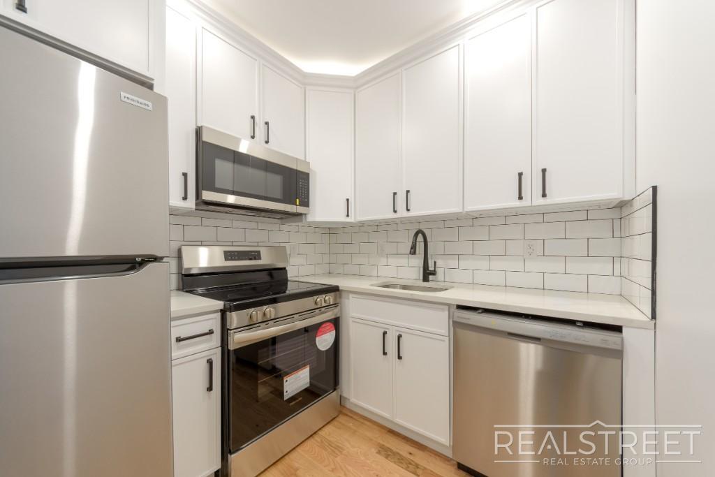 Foto del edificio - New 1 Bedroom with Private Balcony, In-Uni...