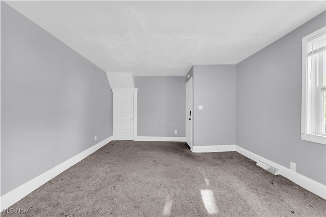 Building Photo - 9702 Laird Ave