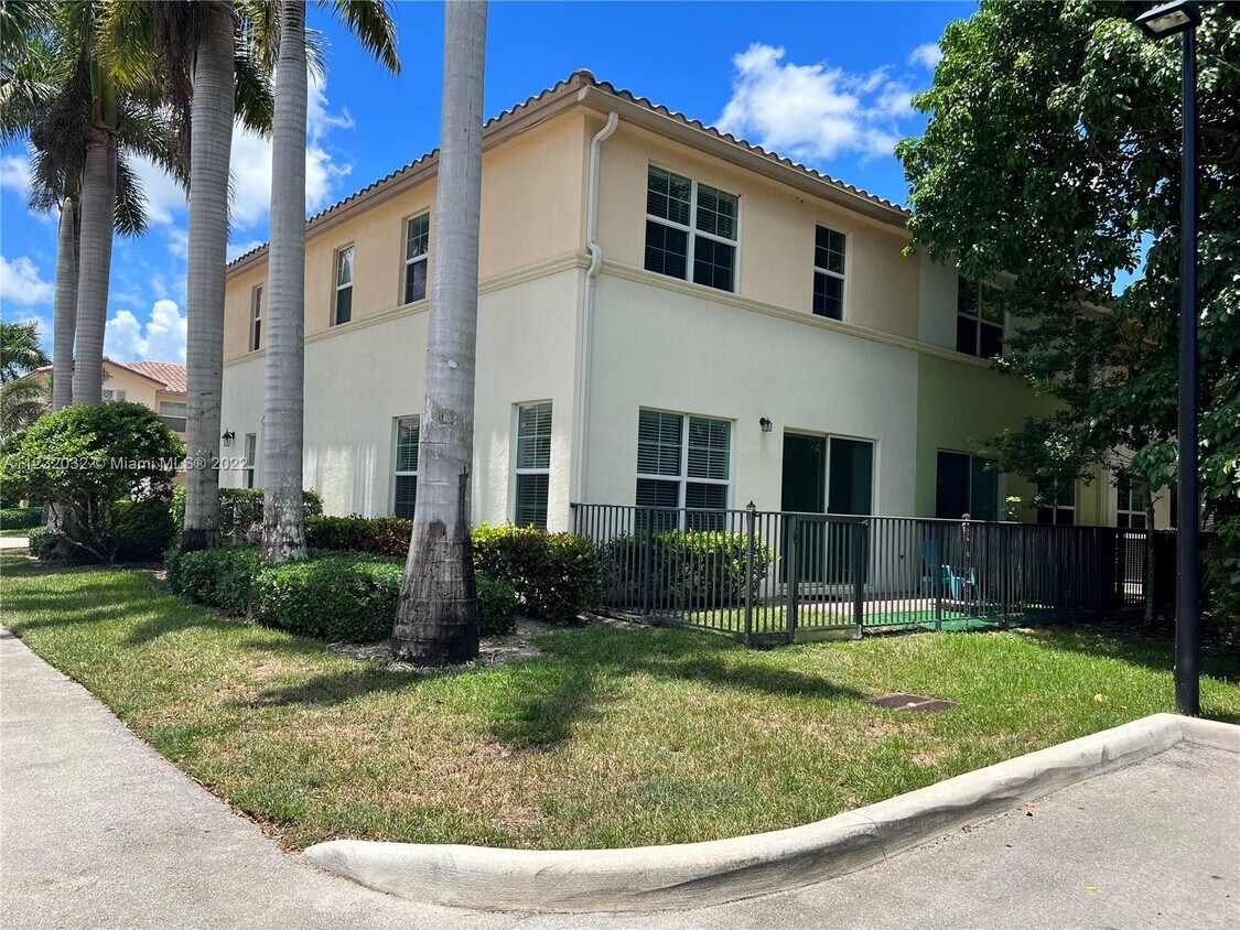 Primary Photo - 5244 SW 77th Way