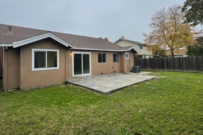 Foto del edificio - 7426 Skander Way