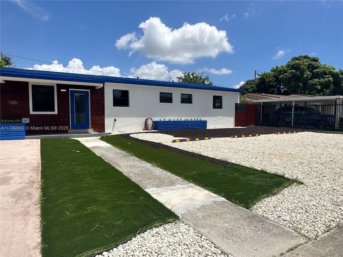 Foto principal - 2115 NW 185th St