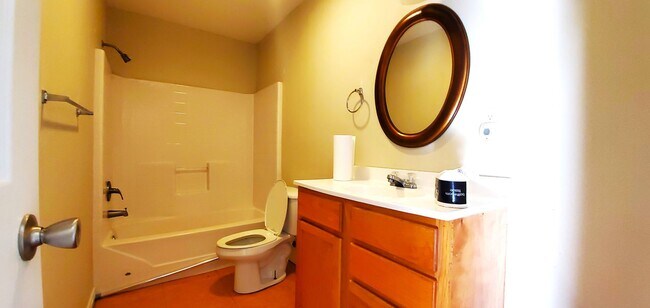 Foto del edificio - Charming 3 bed / 2bath home sitting deep o...