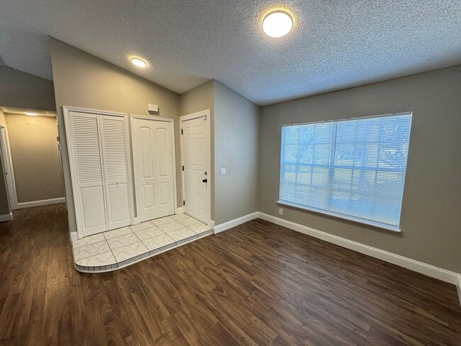 Building Photo - Charming 3-bedroom, 2-bathroom pet friendl...
