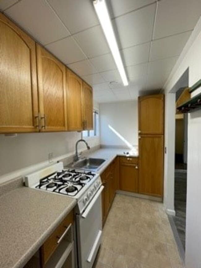 Building Photo - 1220 Morro Ave