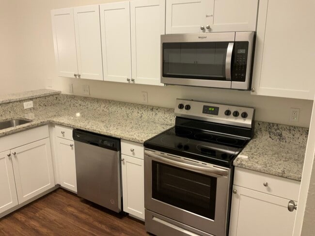 Building Photo - 3256 Silverado Cir