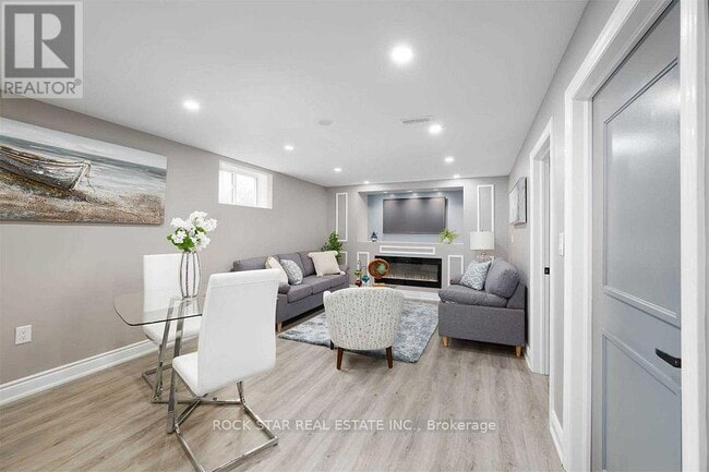 Photo du bâtiment - 919 Brucedale Ave E