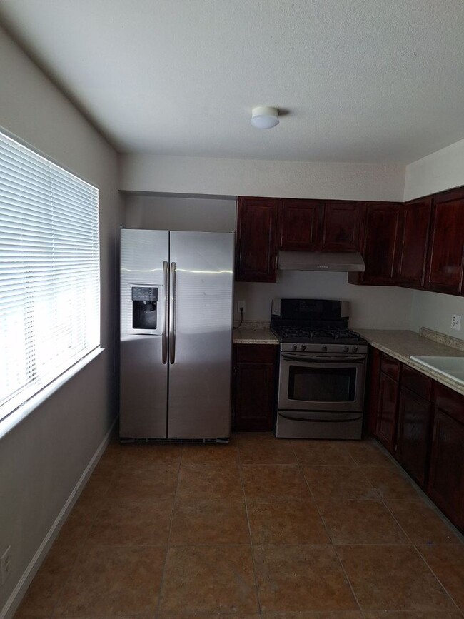 Foto del edificio - 3 Bedroom 1.5 Bathroom   Cheyenne & Civic ...