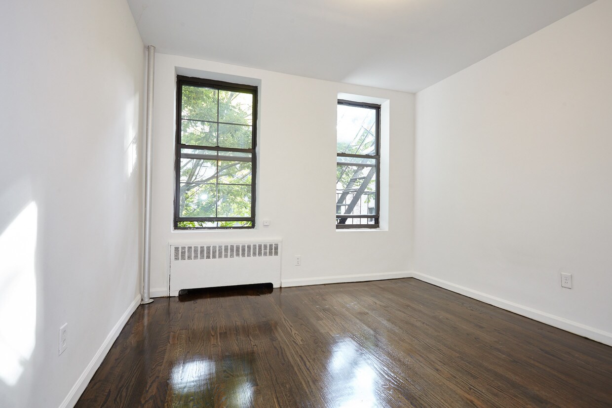 Primary Photo - 288 E 10th St