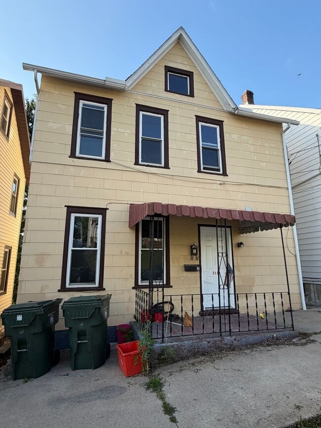 Building Photo - 311 E Lamb St