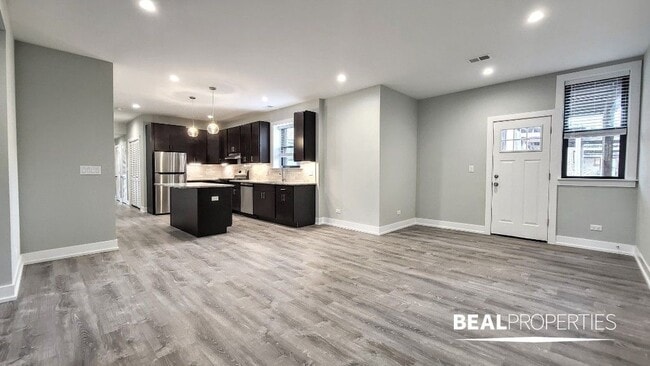 Building Photo - 1136 Maple Ave