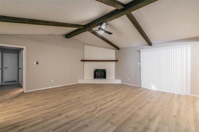 Foto del edificio - 5421 Manor Ln