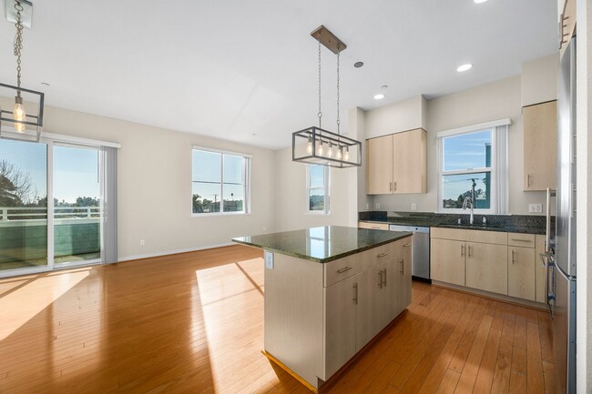 Building Photo - Capitola Beach Villas