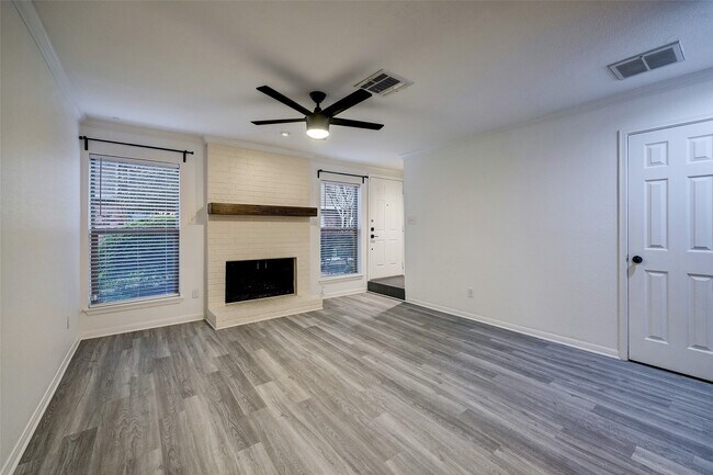 Building Photo - 2513 Bering Dr