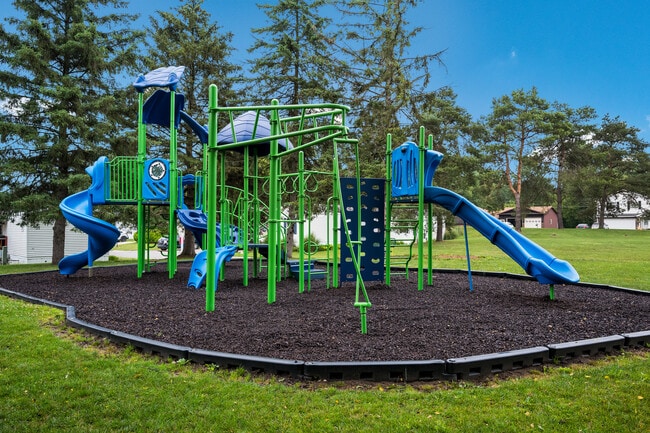 Building Photo - 9356 River Dr